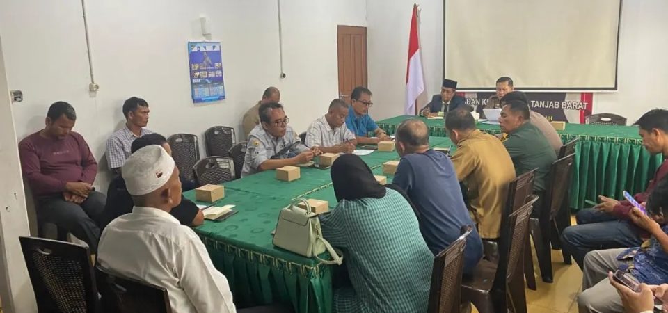 Rapat Mediasi Permasalahan antara Serikat Bersama Tanjung Jabung Barat (SBTJB) dan Persatuan Petani Jambi (PPJ) dengan PT. Wira Karya Sakti (PT. WKS)