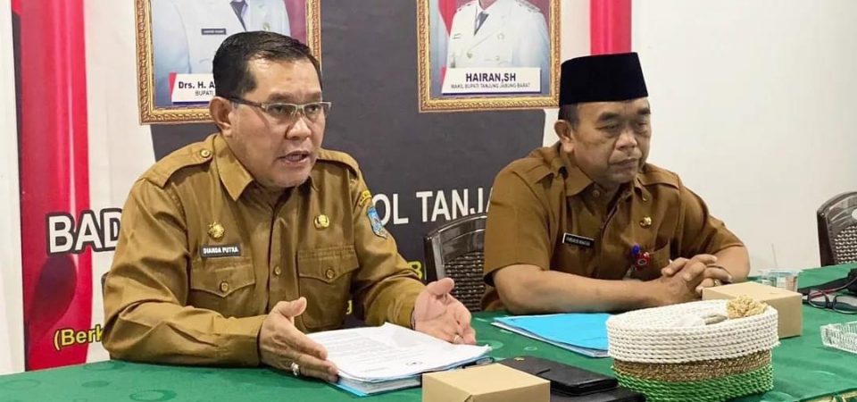 Rapat Koordinasi Tindak Lanjut Penanganan Permasalahan antara Kelompok Tani Betara Kiri Kec. Kuala Betara dengan PT. Wira Karya Sakti (PT. WKS) di Kantor Badan Kesbangpol Kab. Tanjab Barat